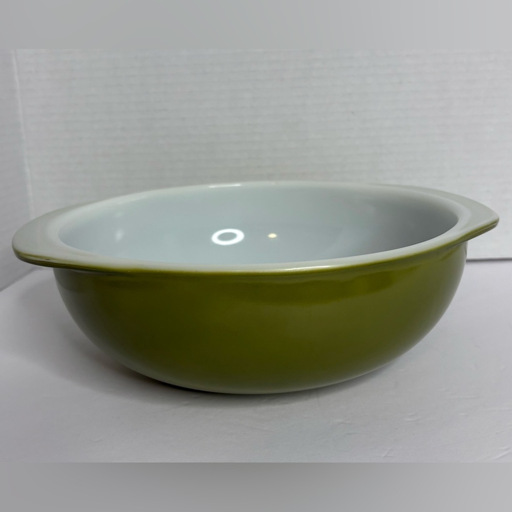 Pyrex Avocado Green 024 2 Qt Round Ovenware Dish Made in USA Vintage